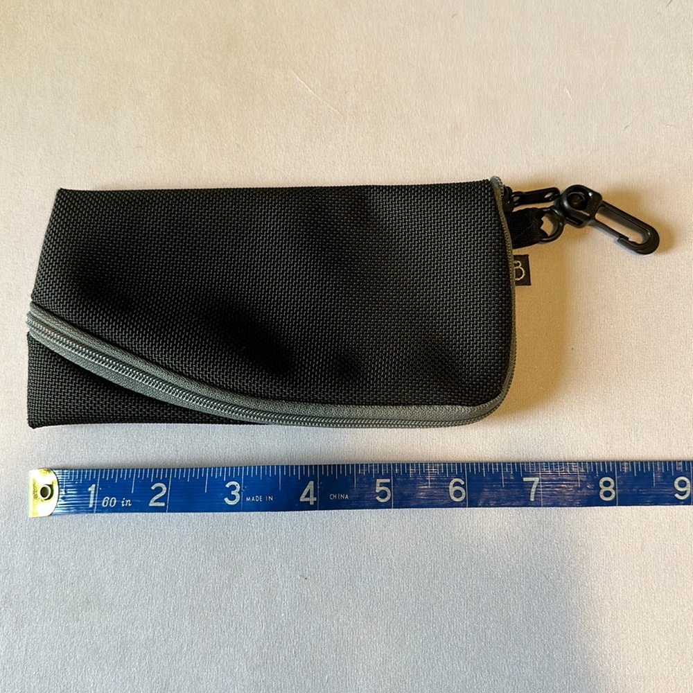Tom Bihn ghost whale organizer pouch small black with northwest sky color zipper